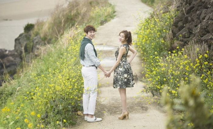 “오늘(17일) 인터파크 가면 제주도 가는 항공권 단돈 ‘1000원’에 살 수 있다”