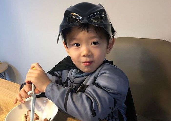 엄마·아빠 ‘좋은 유전자’만 물려받아 너무 잘생겼다고 난리 난 정경미♥윤형빈 6살 아들