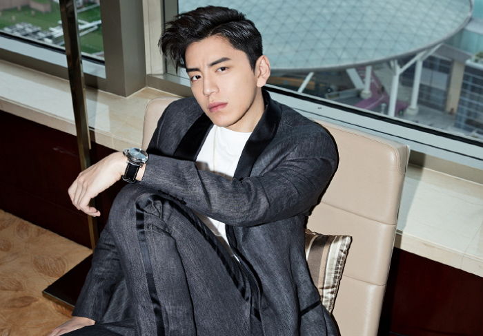 검은색 슈트 입은 ‘섹시’한 모습으로 심장 벌렁거리게 만드는 ‘장즈수’ 왕대륙