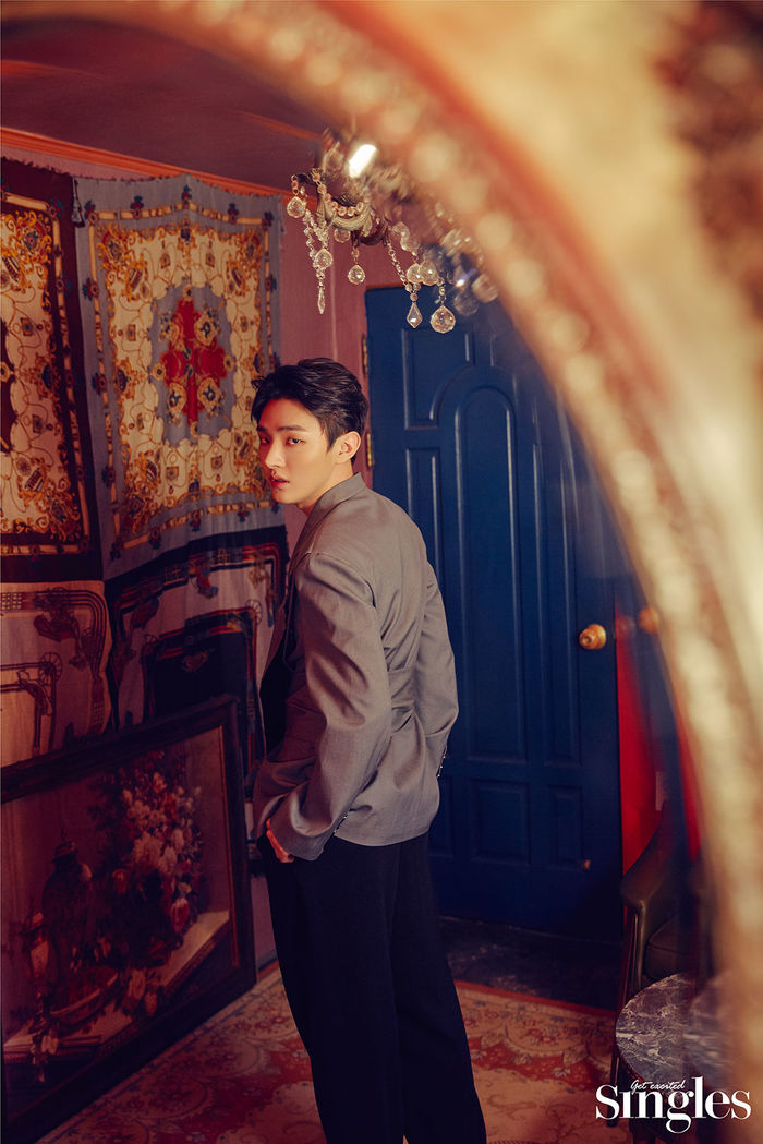 속살 다 비치는 시스루 셔츠 입고 ‘어른 섹시미’ 뽐낸 ‘워너원 출신’ 윤지성