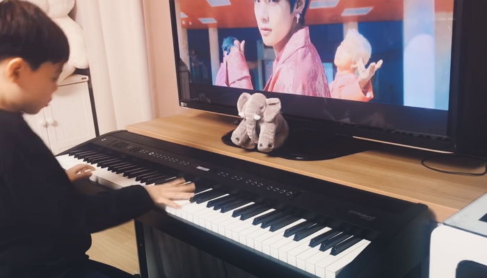 신들린 연주 실력으로 ‘방탄-작은 것들을 위한 시’ 완벽 커버한 10살 피아노 신동