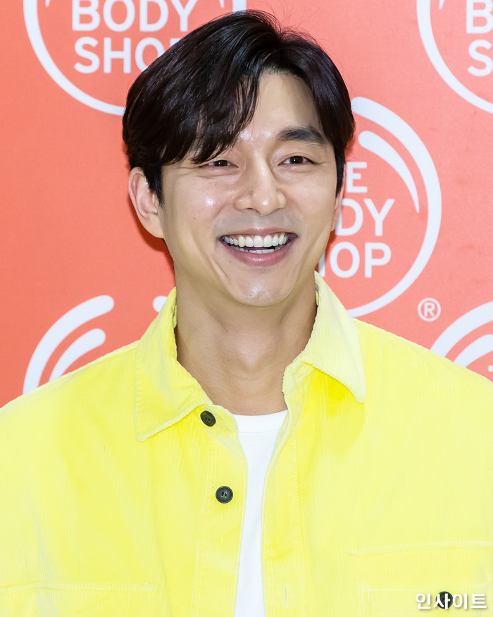 배우 공유가 25일 오전 서울 마포구 더바디샵 홍대 팝업 스토어에서 열린 '시어버터 DIY 스튜디오' 오픈 행사에 참석해 포즈를 취하고 있다. / 사진=고대현 기자 daehyun@