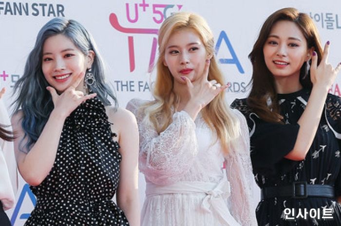 레드카펫에서 ‘높은 굽’ 때문에 중심 잃고 ‘꽈당’ 넘어진 사나