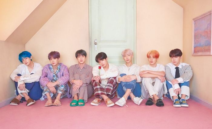 ‘9만석 좌석’ 순삭 매진된 방탄소년단 ‘웸블리 공연’, V라이브로 실시간으로 본다