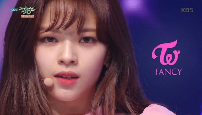 ‘얼빡샷’에도 앞머리 내리고 ‘청순+섹시’ 폭발해 엔딩 요정 등극한 트와이스 정연