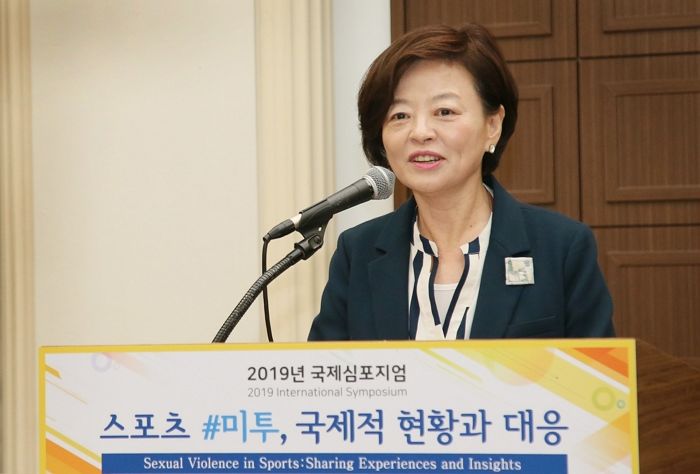 진선미 여가부 장관 “기업 여성 임원 비율 OECD 꼴찌…국가가 개입해야 한다”