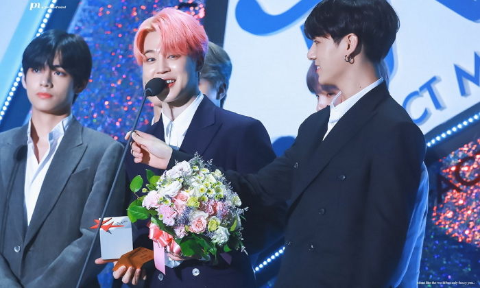 마이크 높아 당황한 ‘쪼꼬미’ 지민이 생각해낸 ‘세젤귀’ 방법