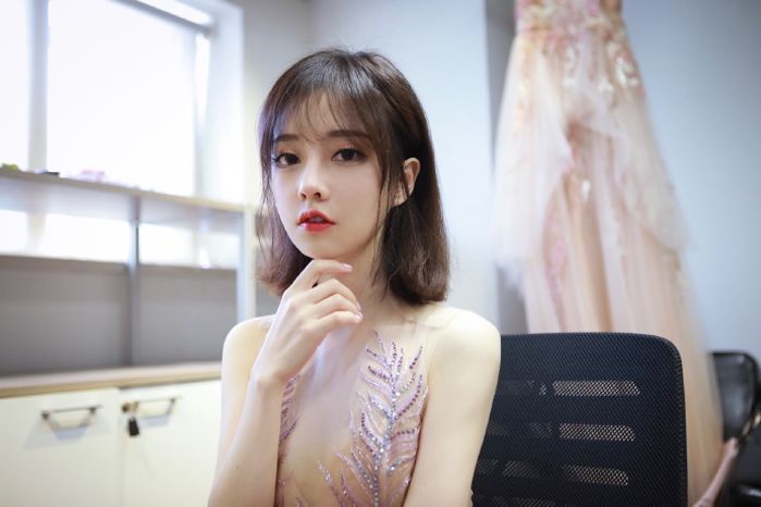 “키 156cm, 몸무게 38kg”···‘공주님’ 드레스 입고 ‘종잇장’ 몸매 공개한 펑티모