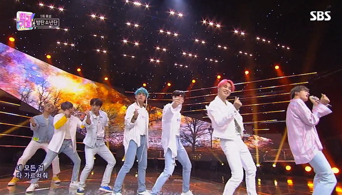 오늘자 인기가요서 ‘1위’ 차지한 방탄소년단 ‘작은 것들을 위한 시’ 무대