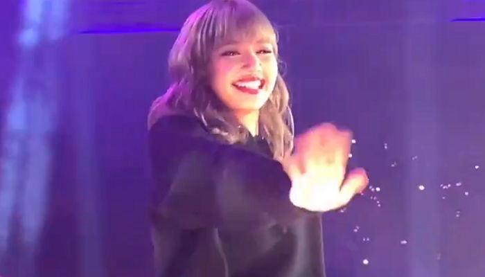 자기 보러 콘서트 온 ‘시각장애인’ 팬 보고 감동해 눈물 쏟은 블핑 리사