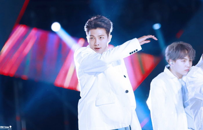 ‘흑발+깐머리’로 변신하고 섹시 카리스마 폭발시킨 어제자 RM