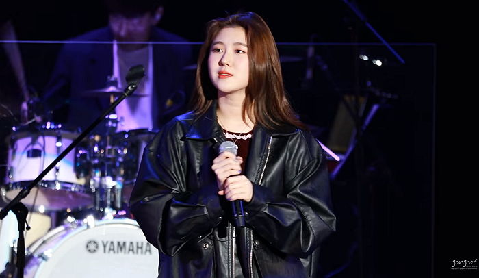 퇴근길 버스 안에서 눈 감고 들으면 절로 힐링 되는 백예린 라이브 무대