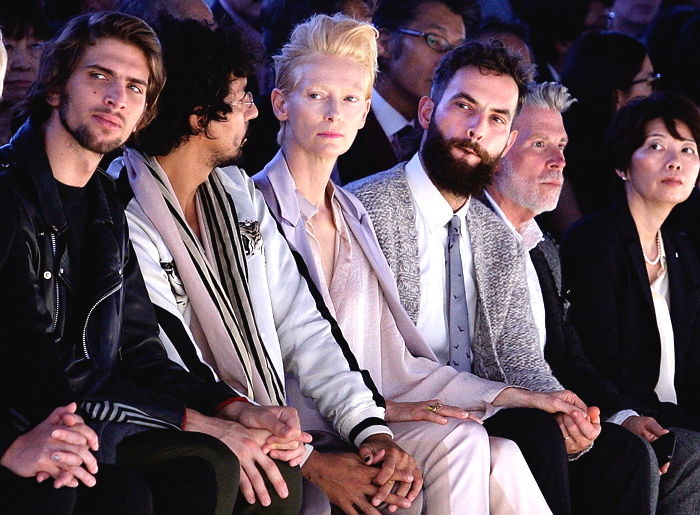 ‘17세 연하’ 남친과 달달하게 공개 데이트한 ‘60세’ 틸다 스윈튼