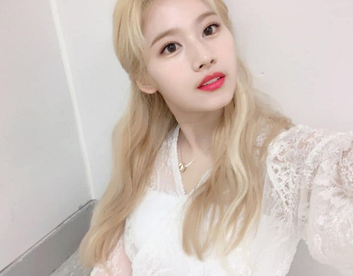 “쓸쓸하지만 수고했어요” 일왕 퇴위날 트와이스 사나가 올린 글