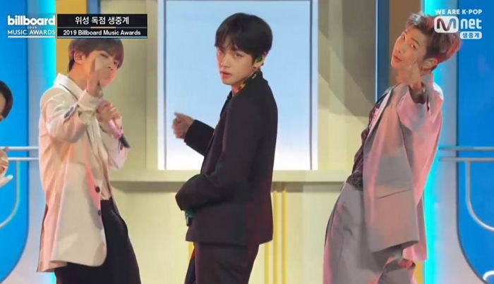 “최초 공개” 방금 전 빌보드에서 ‘한국어’로 노래한 ‘방탄X할시’ 콜라보 무대 (영상)