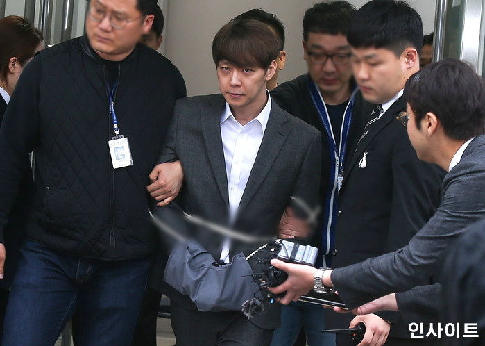 “황하나, 박유천 ‘나체’ 사진 찍어 협박했다”