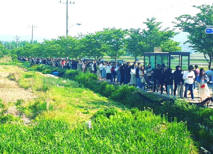 ‘강식당2’ 먹으려고 새벽부터 줄 선 ‘수천 명’의 시민들