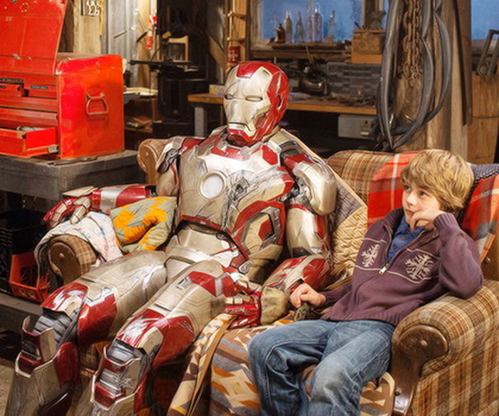 ‘차기 아이언맨’으로 언급되고 있는 ‘아이언맨3’ 꼬마의 훈훈한 일상 사진