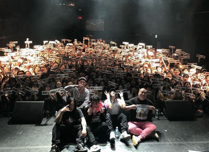 콘서트 도중 팬들에게 ‘현금다발’ 나눠준 슈퍼비