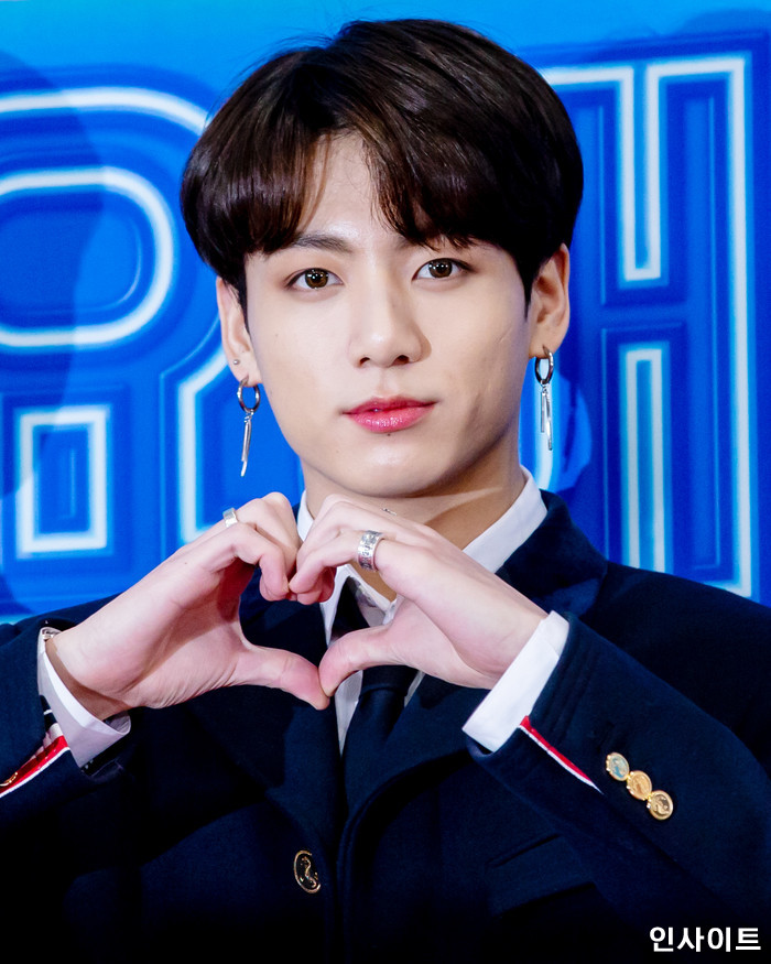 방탄소년단 BTS 정국이 28일 오후 서울 여의도 KBS홀에서 열린 '2018 KBS 가요대축제' 시상식에 참석해 레드카펫을 밟고 있다. / 사진=고대현 기자 daehyun@