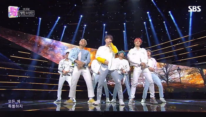 방탄소년단 보려고 5일 전부터 센트럴파크서 ‘노숙’한 미국 아미들