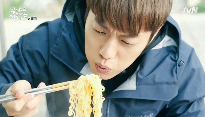 “라면 ‘짱’ 좋아 했는데 요즘 밀가루 냄새 때문에 토 쏠리면 ‘라면 권태기’인가요?”