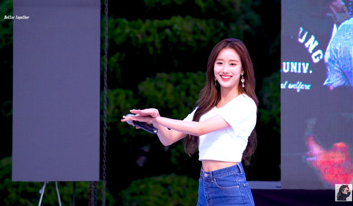 ‘흰 티+청바지’ 입고 역대급 청순미 뿜어낸 ‘에이틴 2’ 이나은 레전드 직캠