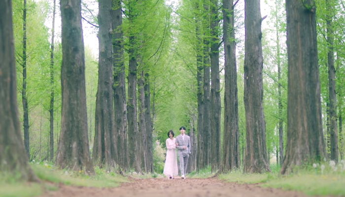 “로맨스 영화 같다♥”···김유정·김재환이 연인으로 나오는 뮤비 티저