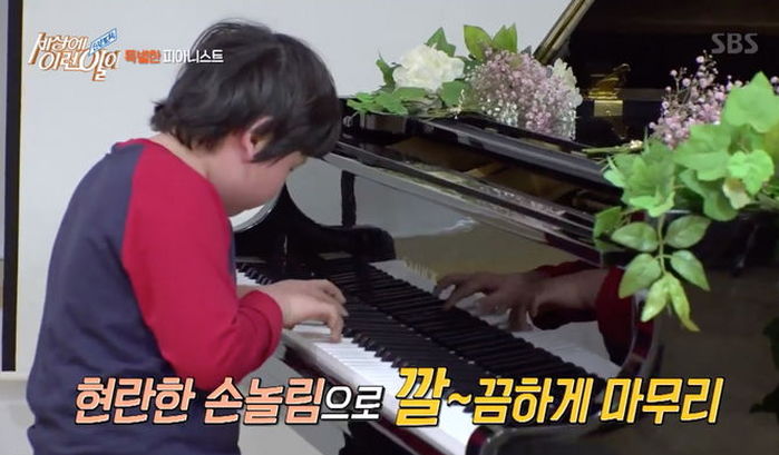 가르치지도 않았는데 천재적으로 피아노 연주하는 ‘시각장애’ 10살 소년