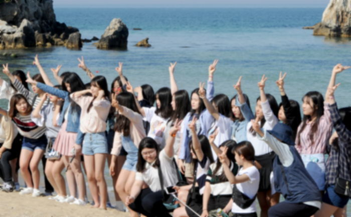 “수학여행 때 ‘화장+액세서리’ 절대 금지라는 학교, 저만 이해 안 되나요?”