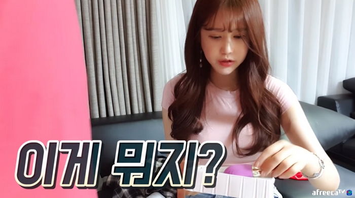 ‘4살 연하 남친’ 봉준에게 ‘성인용품’ 선물 받고 얼굴 빨갛게 달아오른 BJ 박가린
