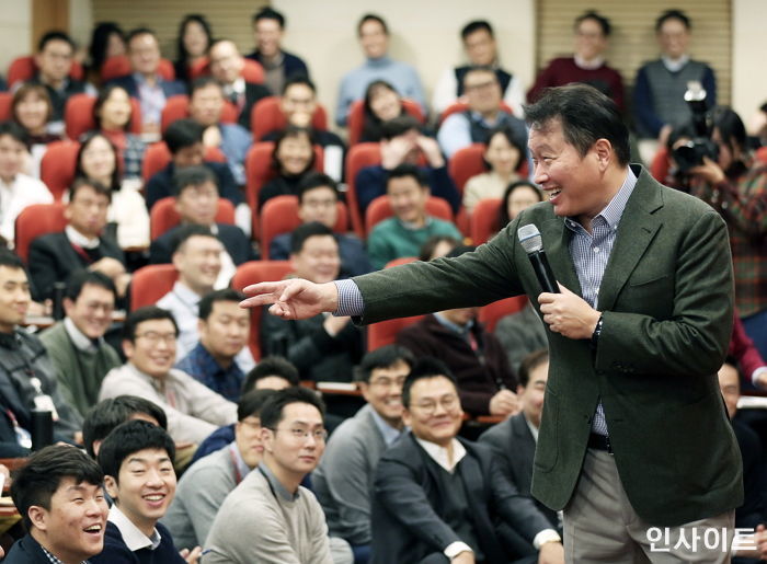 직원 워라밸 위해 대기업 최초로 격주 ‘주4일 근무’ 도입한 최태원의 SK