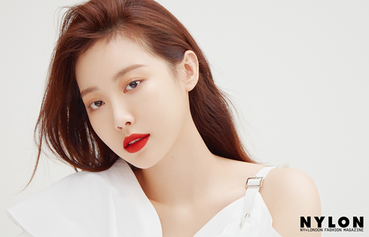 지금까지 보지 못한 유라의 물오른 미모를 담은 화보