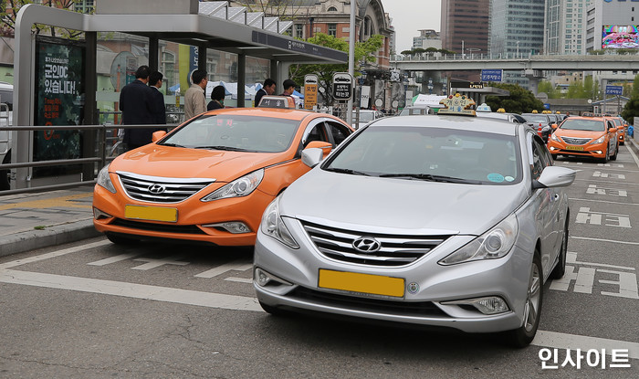 출근·심야 시간에 택시 요금 3~4배로 받겠다고 논의한 카카오