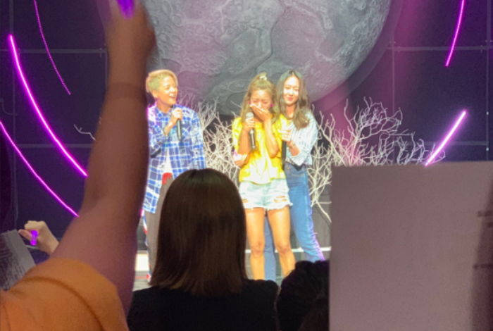루나 콘서트 깜짝 등장해 함께 무대 펼친 ‘에프엑스’ 엠버X크리스탈