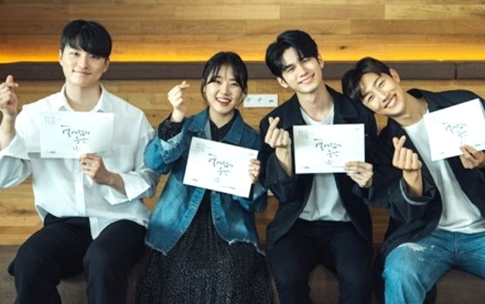 새 드라마 대본 리딩서 ‘달달 케미’ 폭발시킨 옹성우X김향기