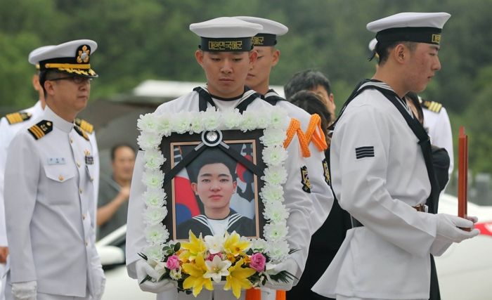 “존경합니다”···최종근 하사에게 ‘손편지+조의금 100만원’ 전하고 사라진 고등학생