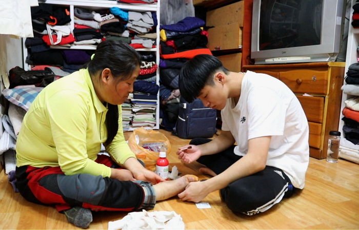 ‘명문대’ 갈 성적인데 가난한 형편 때문에 ‘대학 포기’한 남학생
