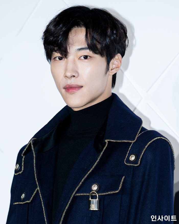 배우 우도환이 21일 오후 서울 성동구 모 스튜디오에서 열린 샤넬, 주얼리 '코코크러쉬' 코코 랩 이벤트 개최 기념 행사에 참석해 포즈를 취하고 있다. / 사진=고대현 기자 daehyun@