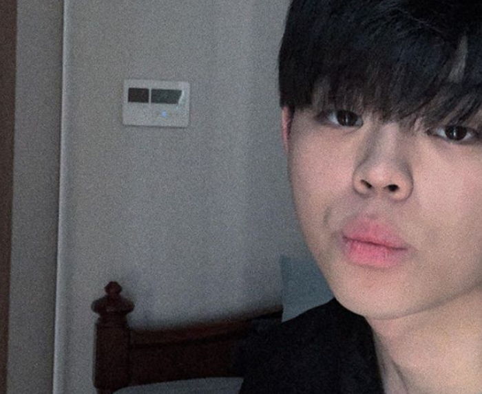 볼살 하나 없는 깡마른 모습으로 팬들 걱정하게 만든 그리