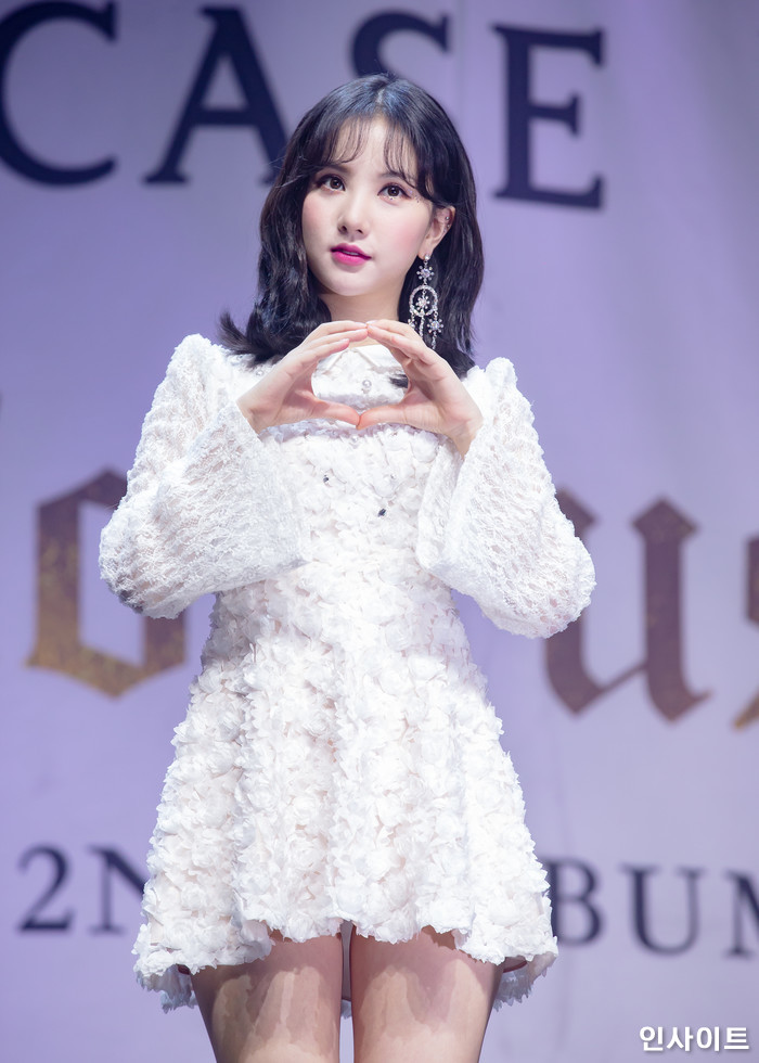 여자친구 은하가 14일 오후 서울 광진구 예스24 라이브홀에서 열린 두 번째 정규앨범 ’Time for us(타임 포 어스)’ 컴백 쇼케이스에 참석해 포즈를 취하고 있다. / 사진=고대현 기자 daehyun@
