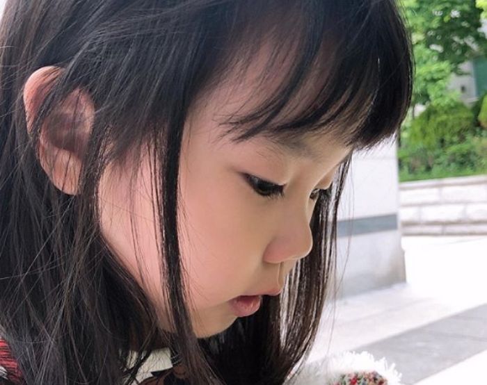 ‘전직 아이돌’ 엄마 미모 쏙 빼닮아 ‘요정미’ 뿜뿜하는 유진 딸 로희 근황