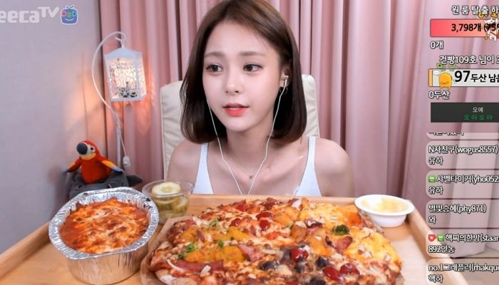 ‘꽃사슴 비주얼’로 쯔위 닮은꼴이라 난리 난 ‘데뷔 2달 차’ 아프리카TV 신입 BJ