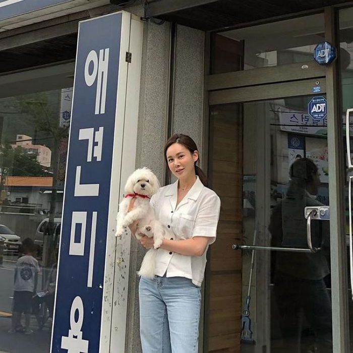 “두번이나 파양시킨 사람 찾아서 혼내주고파”···상처받은 반려견 안고 분노한 아이비
