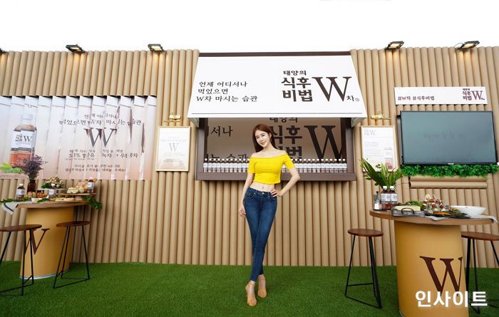 ‘태양의 식후비법 W차’ 모델 유인나, 서울 푸드 페스티벌 깜짝 방문