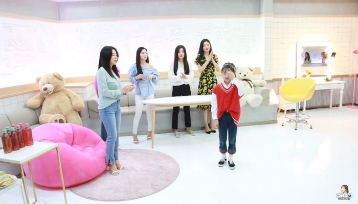 레드벨벳 언니들 앞에서도 기 ‘1도’ 안 죽고 춤 완벽 커버한 ‘댄스 신동’ 나하은