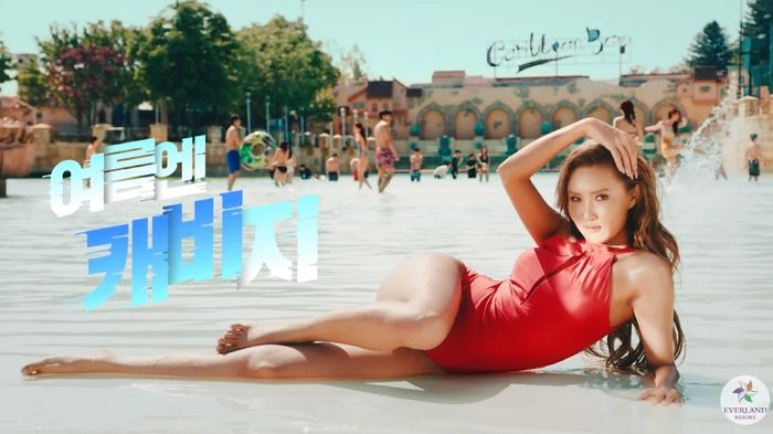 ‘새빨간 수영복’ 입고 탱탱하고 ‘아찔’한 보디라인 드러낸 화사