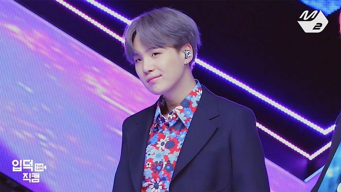 “방탄 완전체 활동 못하나”···진·슈가, 내년부터 ‘병역법상’ 해외 출국 어렵다