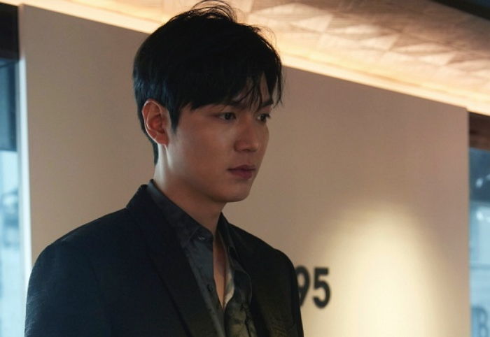 ‘조각 미모’로 프랑스 파리 현지 뒤집어놓은 이민호 클래스