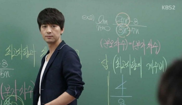 “저 쌤 한복이네? 그 과목이겠다” 학창 시절 소름 돋게 일치하는 과목별 선생님 의상 3가지